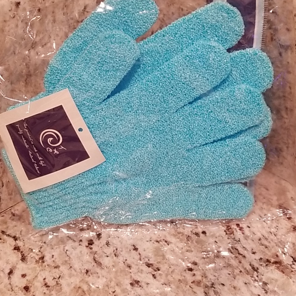 Exfoliating Gloves & Bath Essentials - Picture 3 of 12